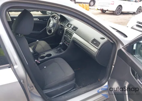 2013 Volkswagen Passat 2.5L S z USA, uszkodzony, nr VIN 1VWAP7A36DC066412